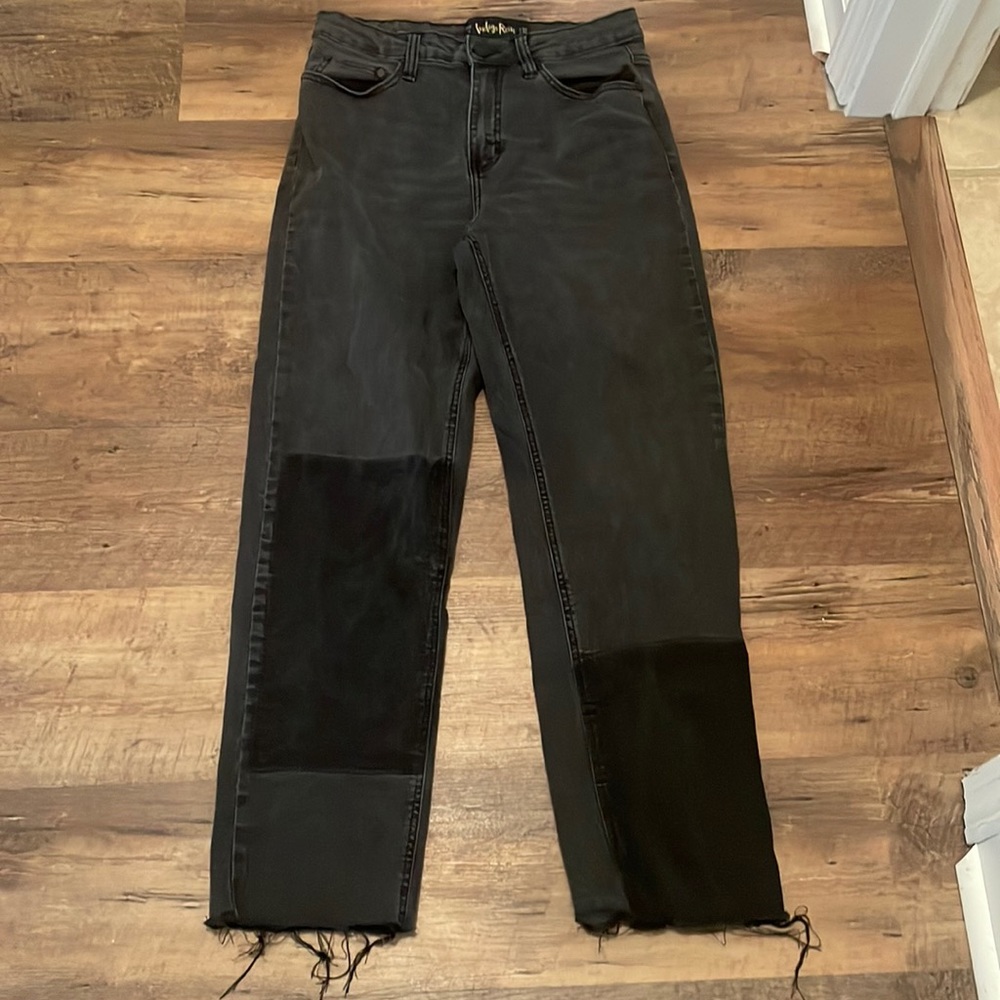 Women’s Jeans. Indigo Rein. Size 9 W 28 L 28. Black